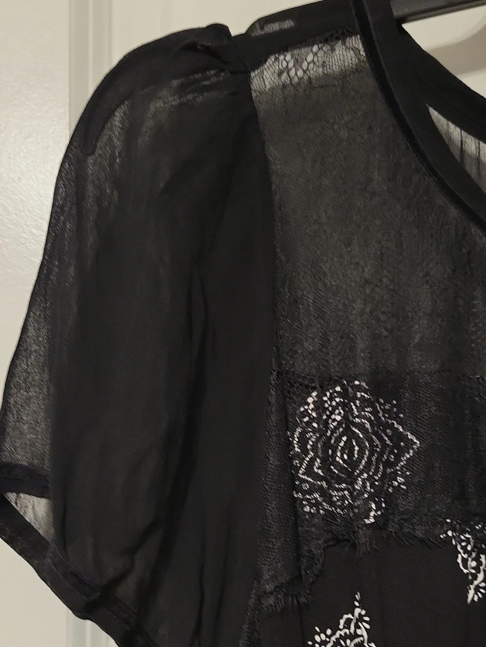 Bila Woman's Lace Top/sleeves & Rayon Blouse. XXL, BLK/CRM, NWT.